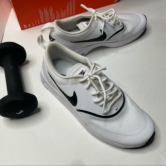 #40 NWT WHITE AND BLACK SHOES SIZE 7.5 - Picture 6 of 7